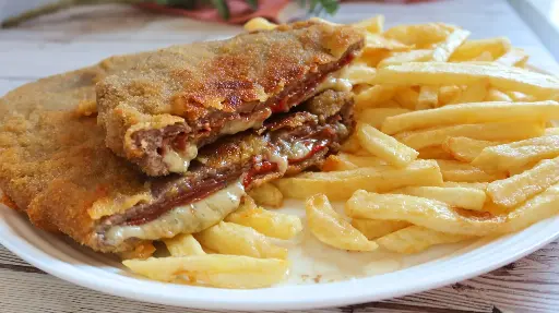 Cachopo de pollo con patatinas (Principal)